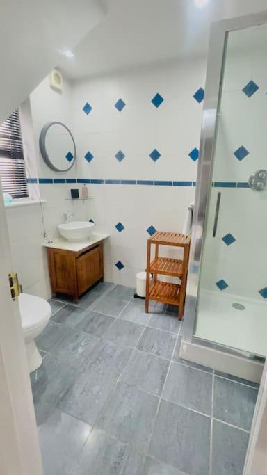 Amazing Location - City Of London- 2 Bedroom Stunning Canal View House With Private Garden,Parking & Balcony المظهر الخارجي الصورة