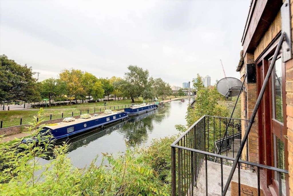 Amazing Location - City Of London- 2 Bedroom Stunning Canal View House With Private Garden,Parking & Balcony المظهر الخارجي الصورة