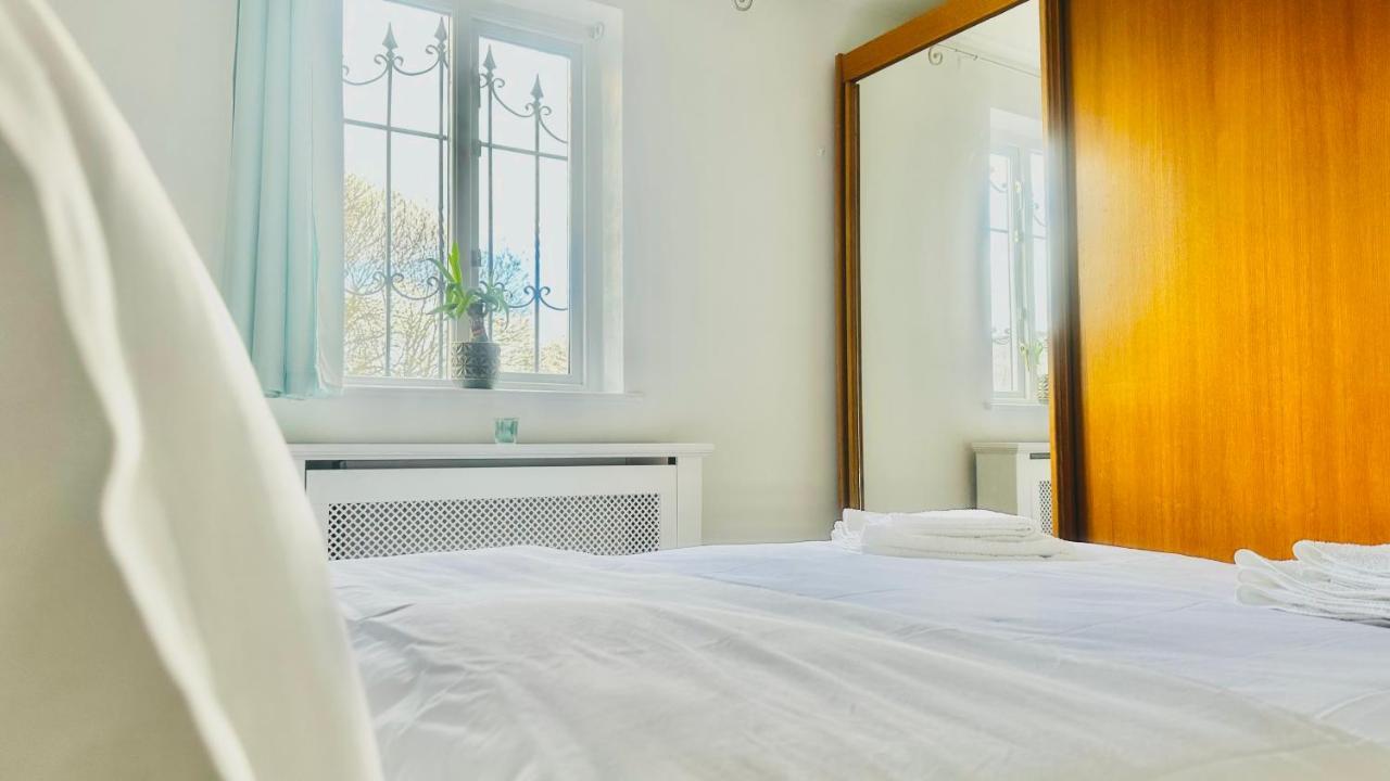 Amazing Location - City Of London- 2 Bedroom Stunning Canal View House With Private Garden,Parking & Balcony المظهر الخارجي الصورة