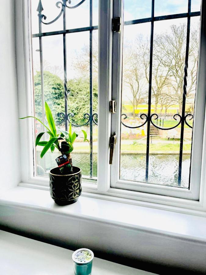 Amazing Location - City Of London- 2 Bedroom Stunning Canal View House With Private Garden,Parking & Balcony المظهر الخارجي الصورة