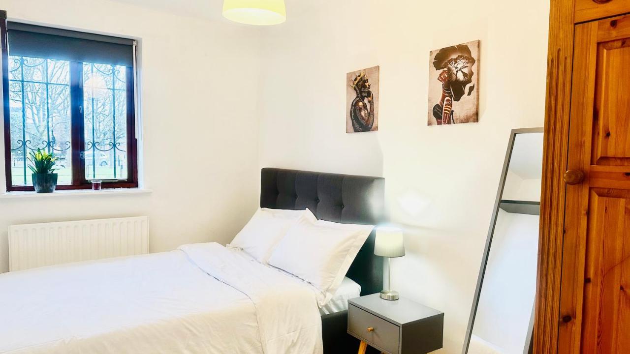 Amazing Location - City Of London- 2 Bedroom Stunning Canal View House With Private Garden,Parking & Balcony المظهر الخارجي الصورة
