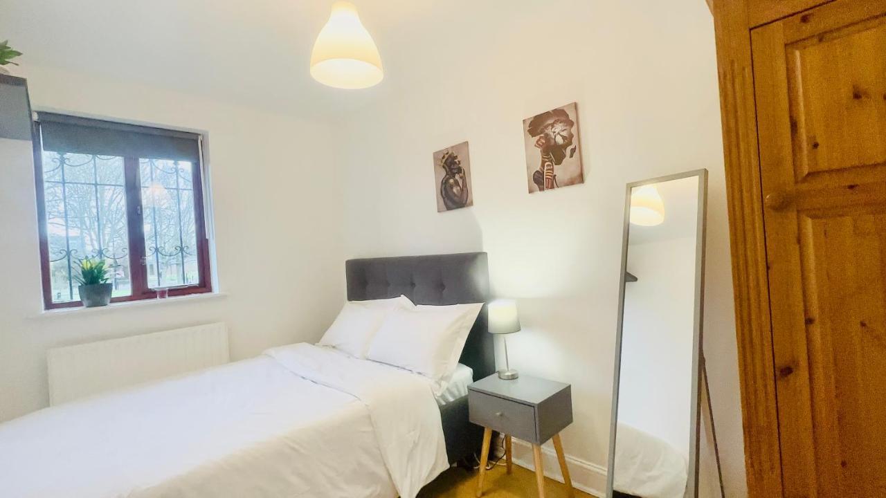 Amazing Location - City Of London- 2 Bedroom Stunning Canal View House With Private Garden,Parking & Balcony المظهر الخارجي الصورة
