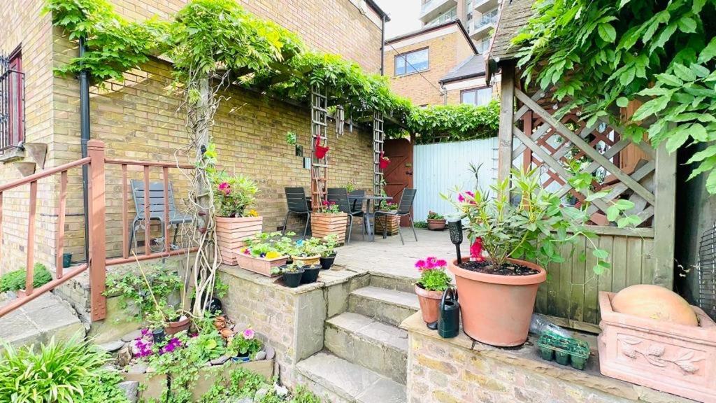 Amazing Location - City Of London- 2 Bedroom Stunning Canal View House With Private Garden,Parking & Balcony المظهر الخارجي الصورة