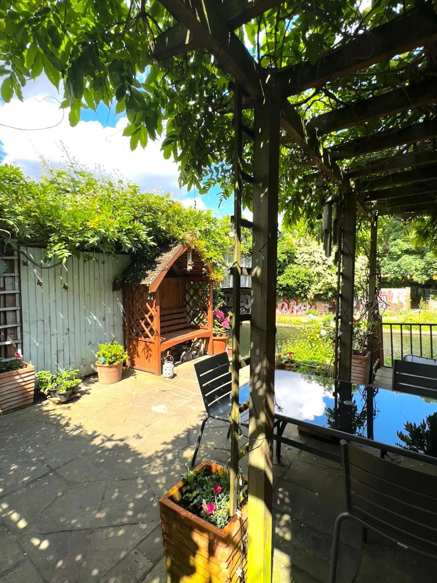 Amazing Location - City Of London- 2 Bedroom Stunning Canal View House With Private Garden,Parking & Balcony المظهر الخارجي الصورة