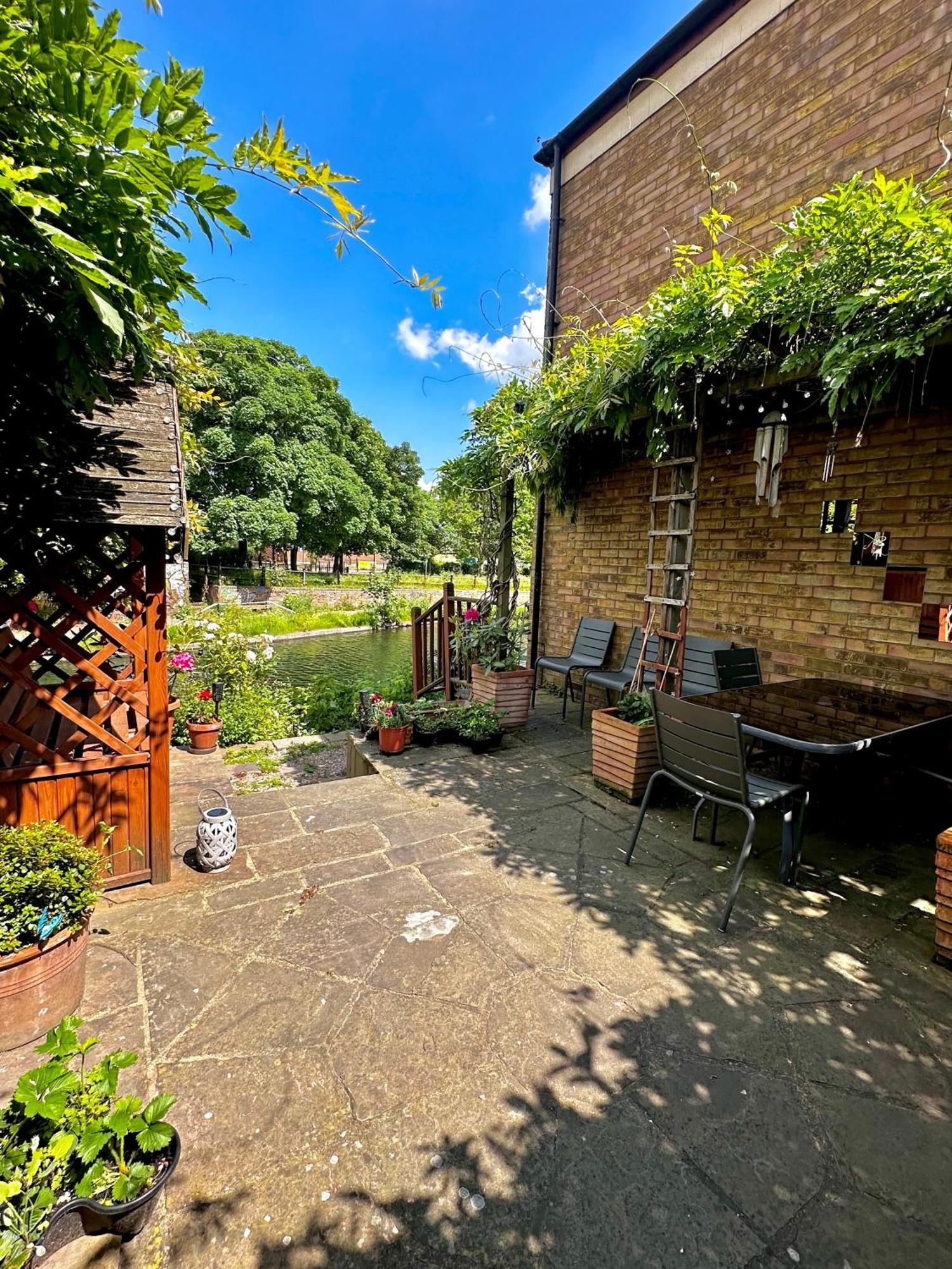 Amazing Location - City Of London- 2 Bedroom Stunning Canal View House With Private Garden,Parking & Balcony المظهر الخارجي الصورة